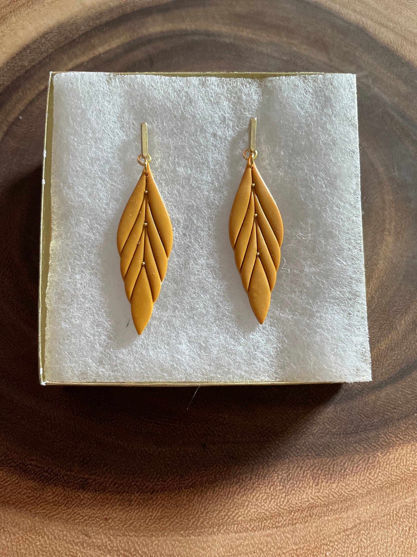 Elegant Leaf